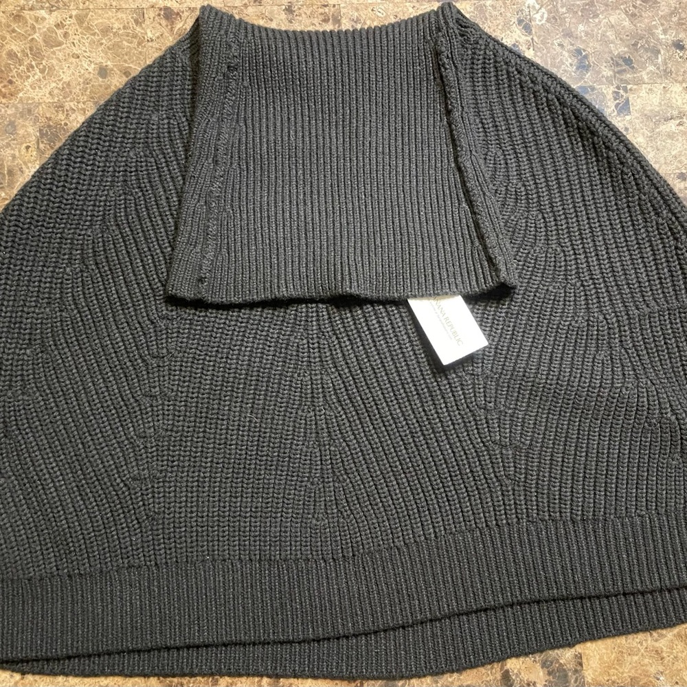 Banana republic over the shoulder sweater nwt